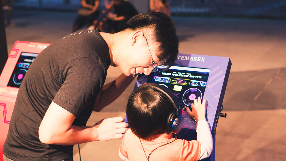 Hands-on remixing at the campaign kiosk.